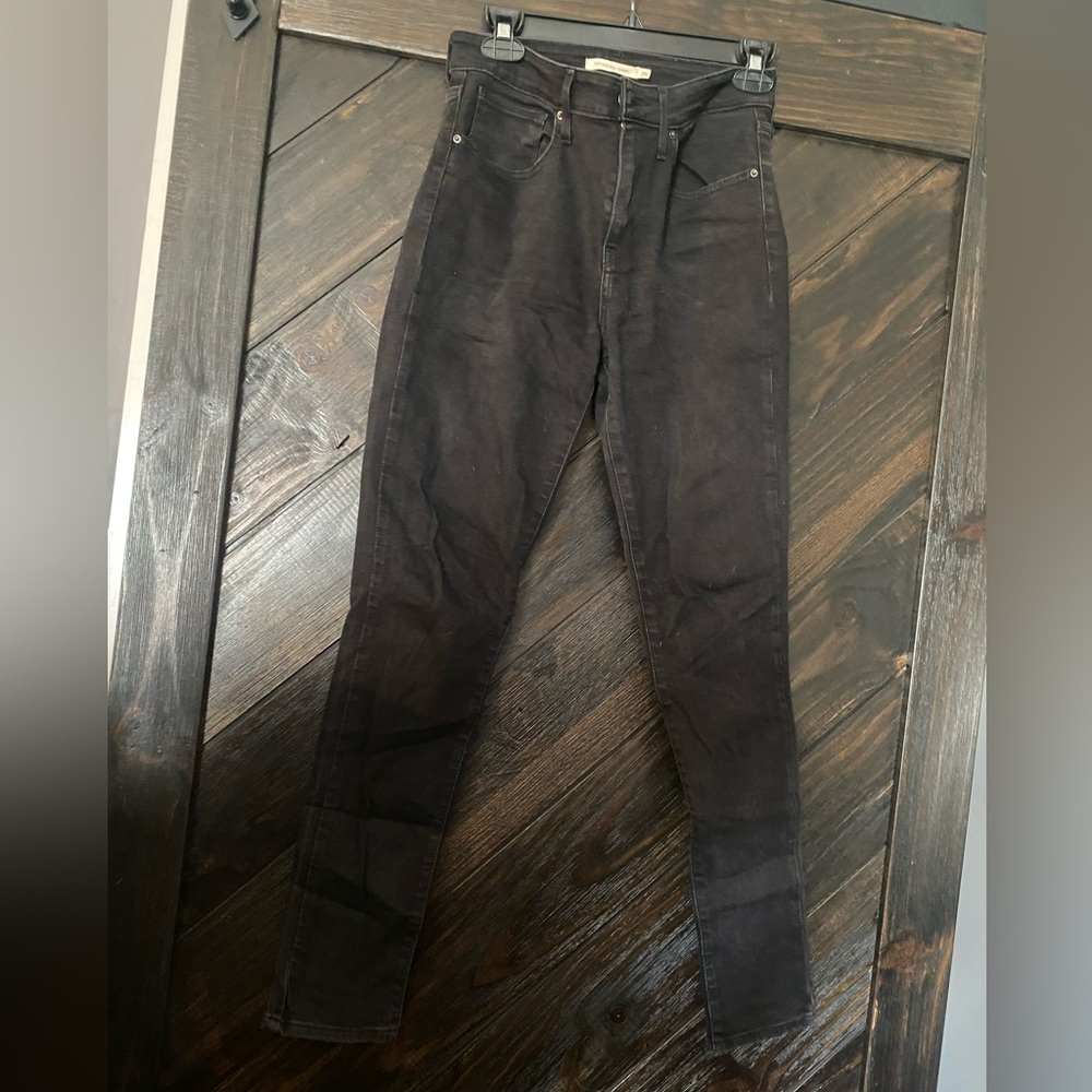 Levi’s high rise skinny Jean. Black denim, size 28